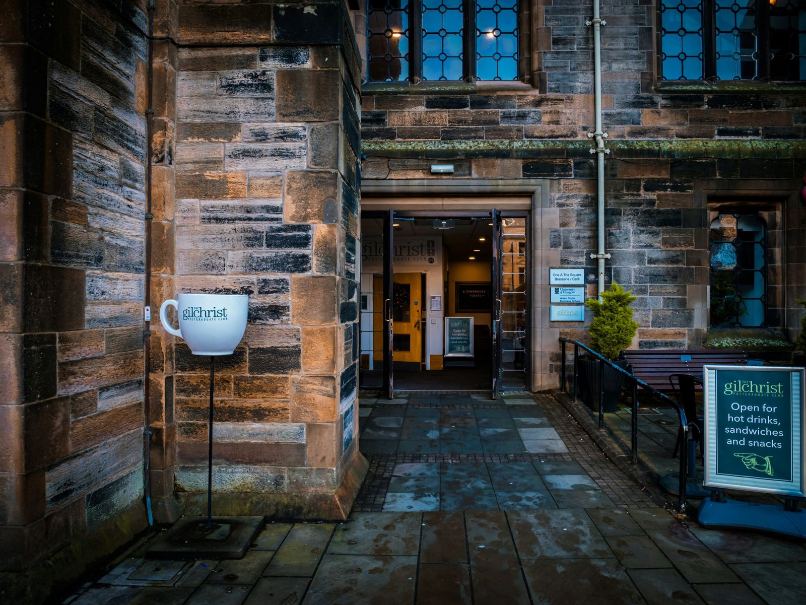 top 5 tips for choosing led mirrors and smart lighting in glasgow